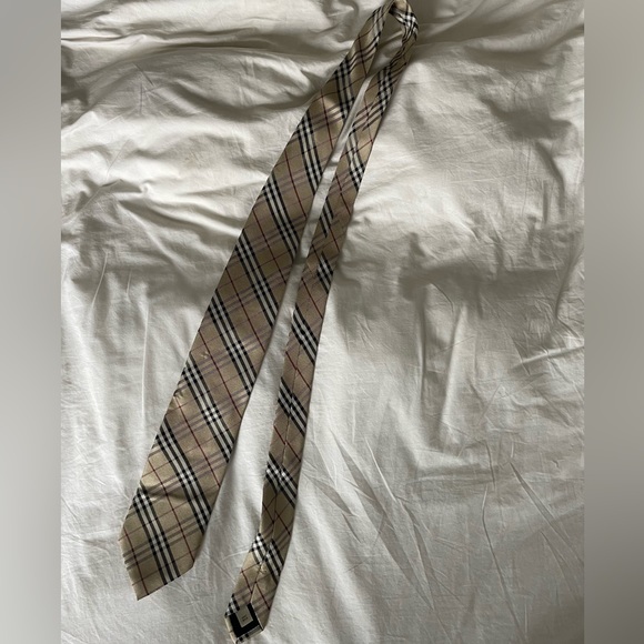 Burberry check silk tie — like new condition - Picture 4 of 4